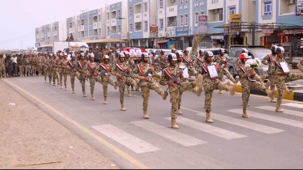 المقاومة الوطنية تشيع الشهيد الحكمي