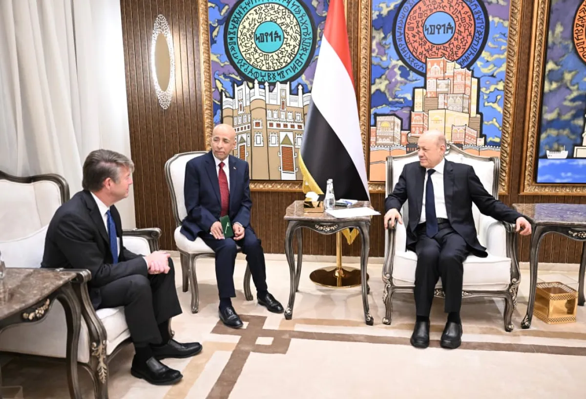 العليمي يبحث مع شركة هنت النفطية فرص الشراكة في مجالات الاستكشاف والإنتاج والتصدير