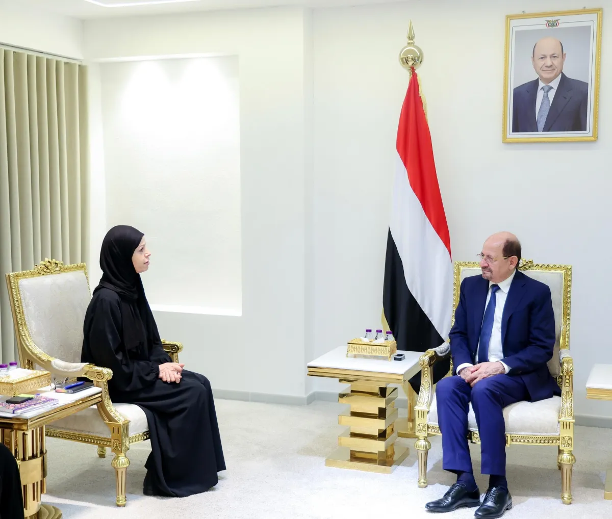 خلال استقباله رئيسة بعثة الصليب الأحمر.. رئيس الوزراء: الحكومة تولي ملف الأسرى والمختطفين أولوية إنسانية ووطنية