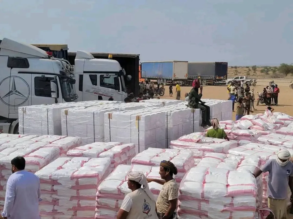مساعدات إنسانية سعودية عاجلة للنازحين في محافظة حجة
