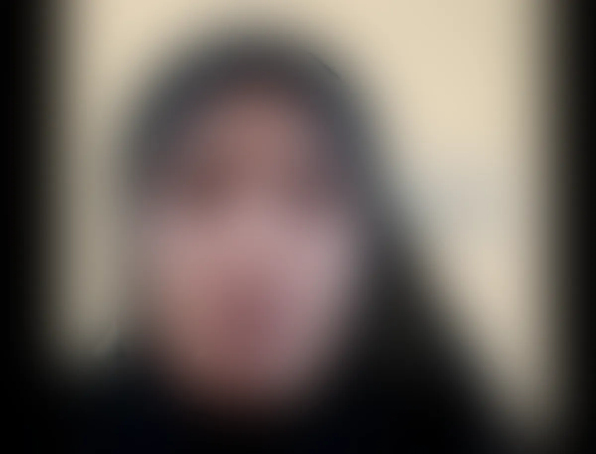 امرأة تشكو تعرضها للتحرش من قِبل عنصر حوثي في إدارة أمن باجل