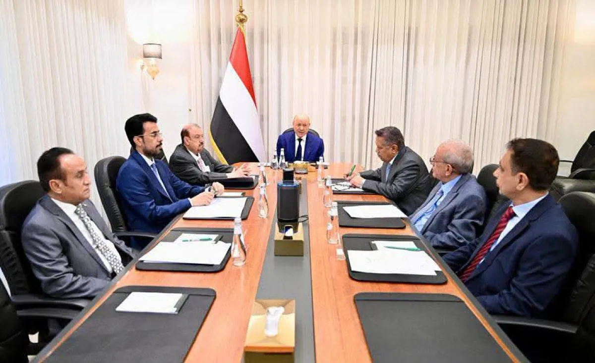 العليمي يشيد بنجاح الأجهزة الأمنية في إحباط مخططات إجرامية ويكشف عن إعلان قريب لنتائج التحقيقات