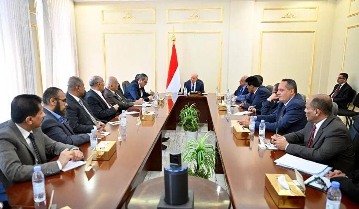 العليمي: تصعيد الحوثيين يثبت أنهم لم يكونوا يومًا شركاء للسلام بل تهديدًا وجوديًا لليمن والمنطقة