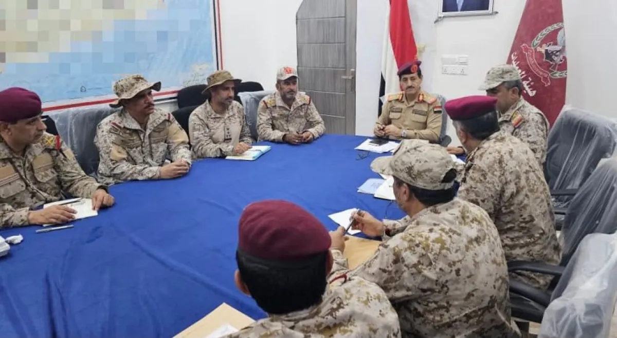 وزير الدفاع يترأس اجتماعًا عسكريًا ويوجه بالحفاظ على أعلى درجات الجاهزية وتعزيز التنسيق