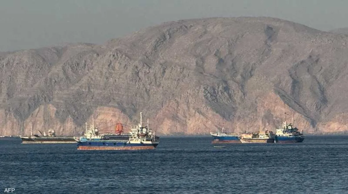 تعرض ناقلة لهجوم قرب مضيق هرمز وإصابتها بأضرار في غرفة المحركات
