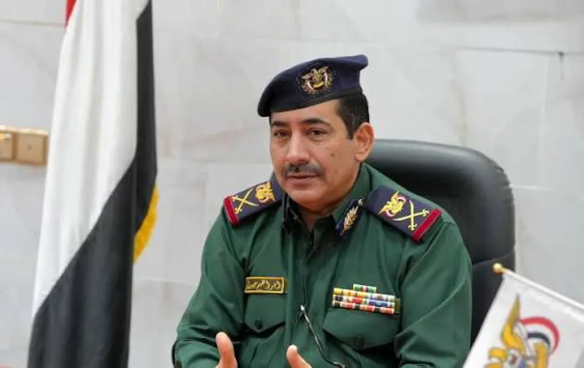 وزير الداخلية يشيد بالتكامل الامني والاستخباري في الإطاحة بقتلة الصحفي محمد عيضة