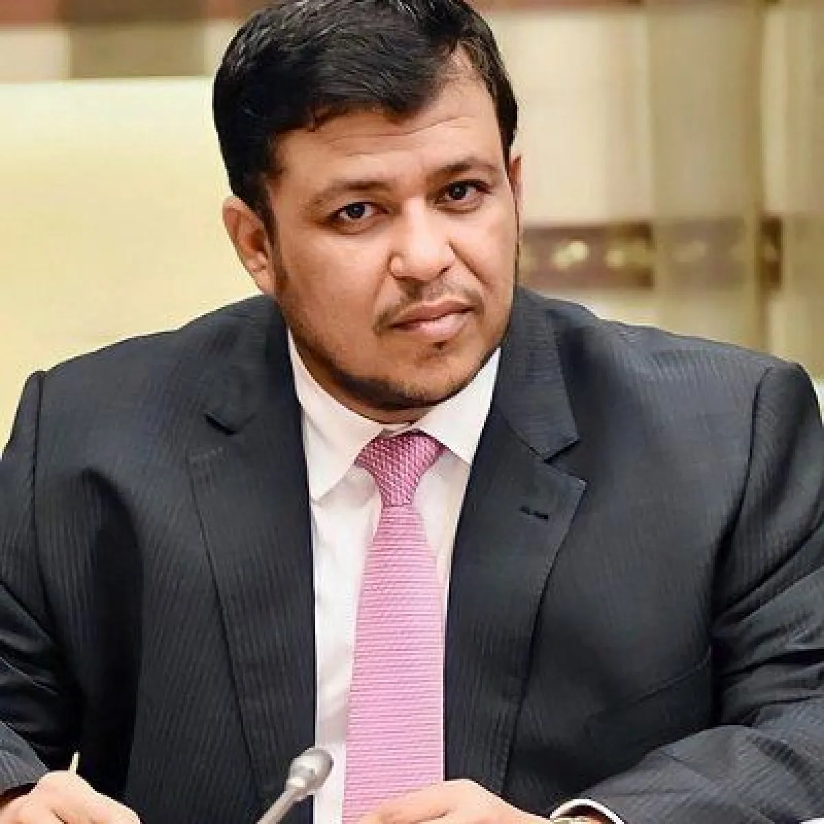 نائب رئيس مجلس القيادة العليمي: الحوثيون يتجهون لرهن الموانئ اليمنية ورفع معاناة المواطنين خدمة لأجندة خارجية