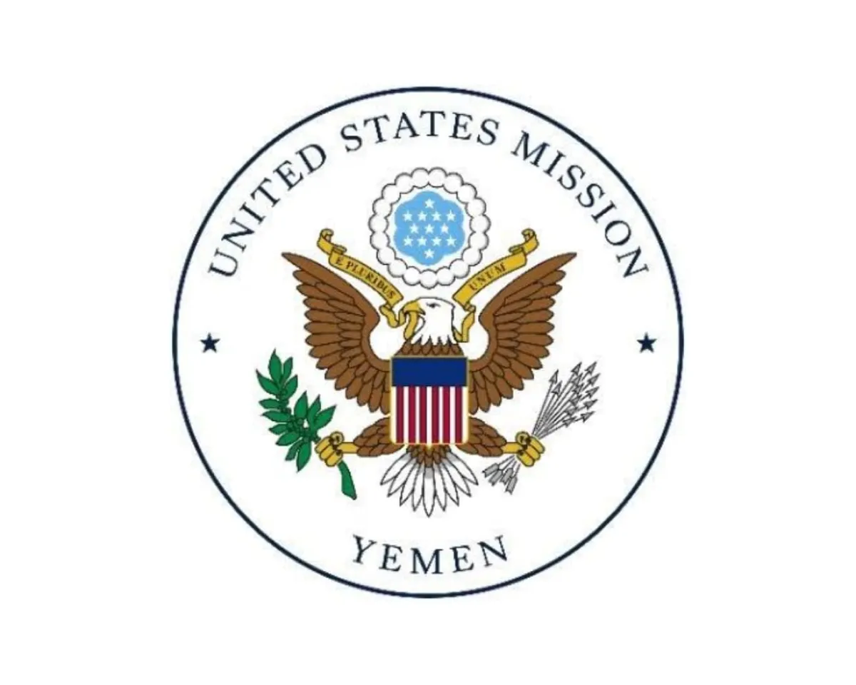 السفارة الأمريكية: هجمات الحوثيين على القوات اليمنية دليل جديد على إرهابهم ضد الشعب اليمني