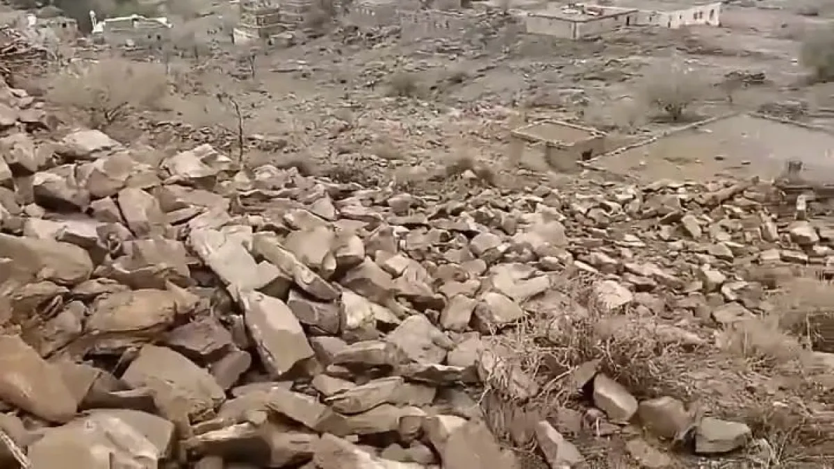 مليشيا الحوثي تفجّر أحد الحصون التاريخية في البيضاء