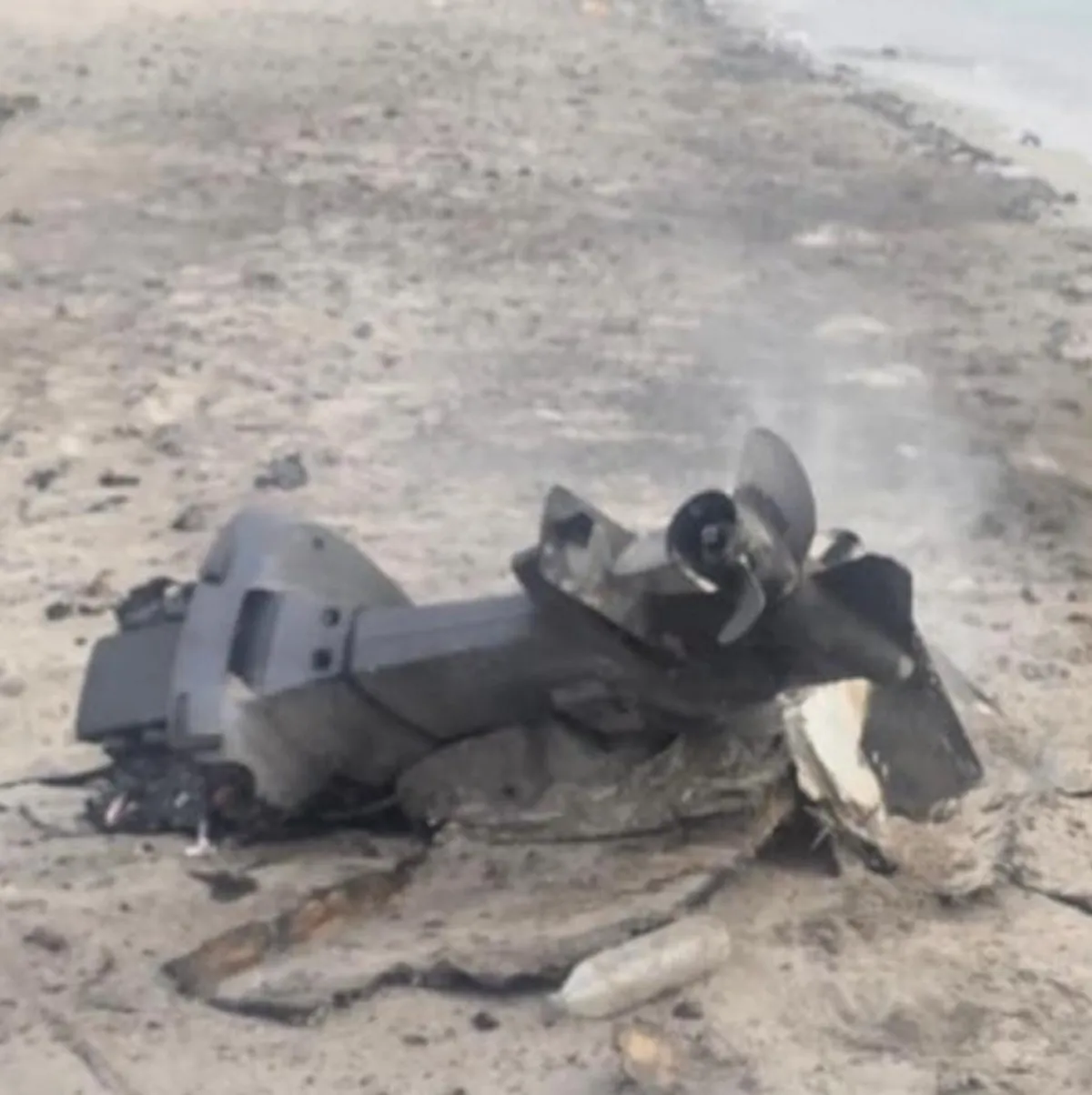 استشهاد صياد بانفجار زورق حوثي مفخخ خلال إحباط محاولة استهداف سفينة نفطية في البحر الأحمر