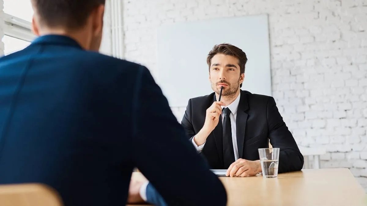 أفاتارات الذكاء الاصطناعي تغزو مقابلات العمل: معركة تقنية جديدة
