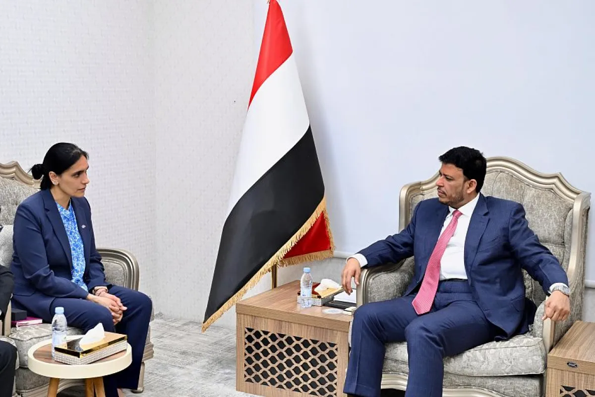 نائب رئيس مجلس القيادة العليمي: التغاضي الدولي عن تهديدات الحوثيين يشجعهم على استهداف الموانئ والملاحة