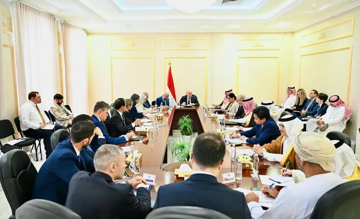 رئيس مجلس القيادة لسفراء الدول الراعية للعملية السياسية في اليمن: مرحلة الاعتداء بلا كلفة انتهت ولن نترك الحوثي يحتكر قرار الحرب