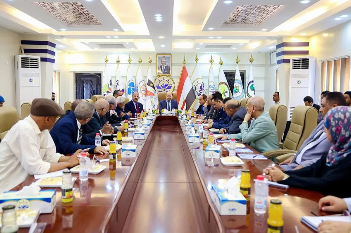 رئيس الوزراء: استهداف ميناء المخا تصعيد خطير يستهدف الاقتصاد الوطني ومصالح المواطنين