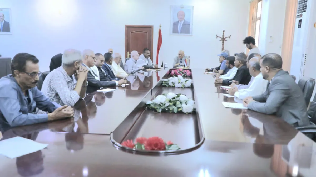 محافظ تعز يناقش مع الأحزاب تعزيز الاصطفاف الوطني لمواجهة تصعيد الحوثيين