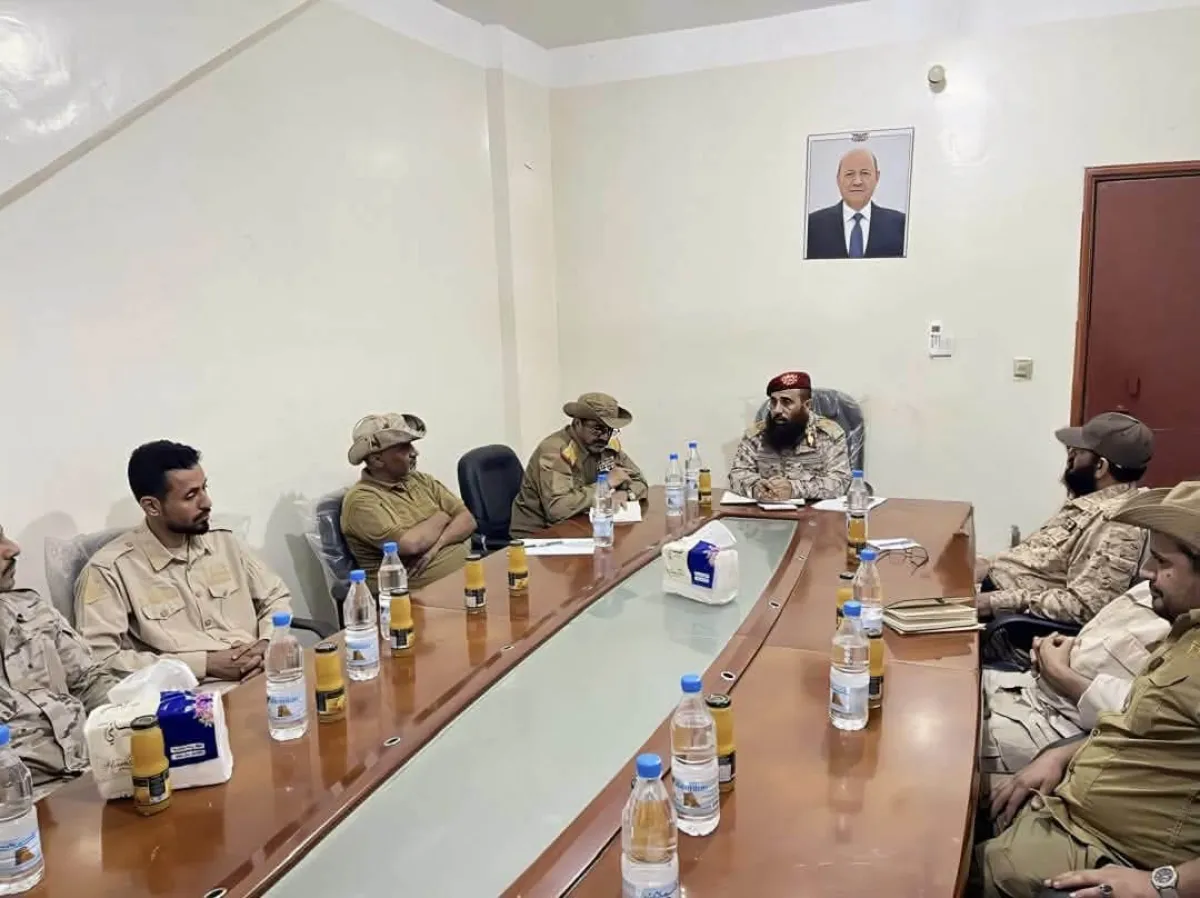 قائد العسكرية الرابعة يوجه بإعادة انتشار القوات في جبهات المسيمير وكرش وحيفان والقبيطة