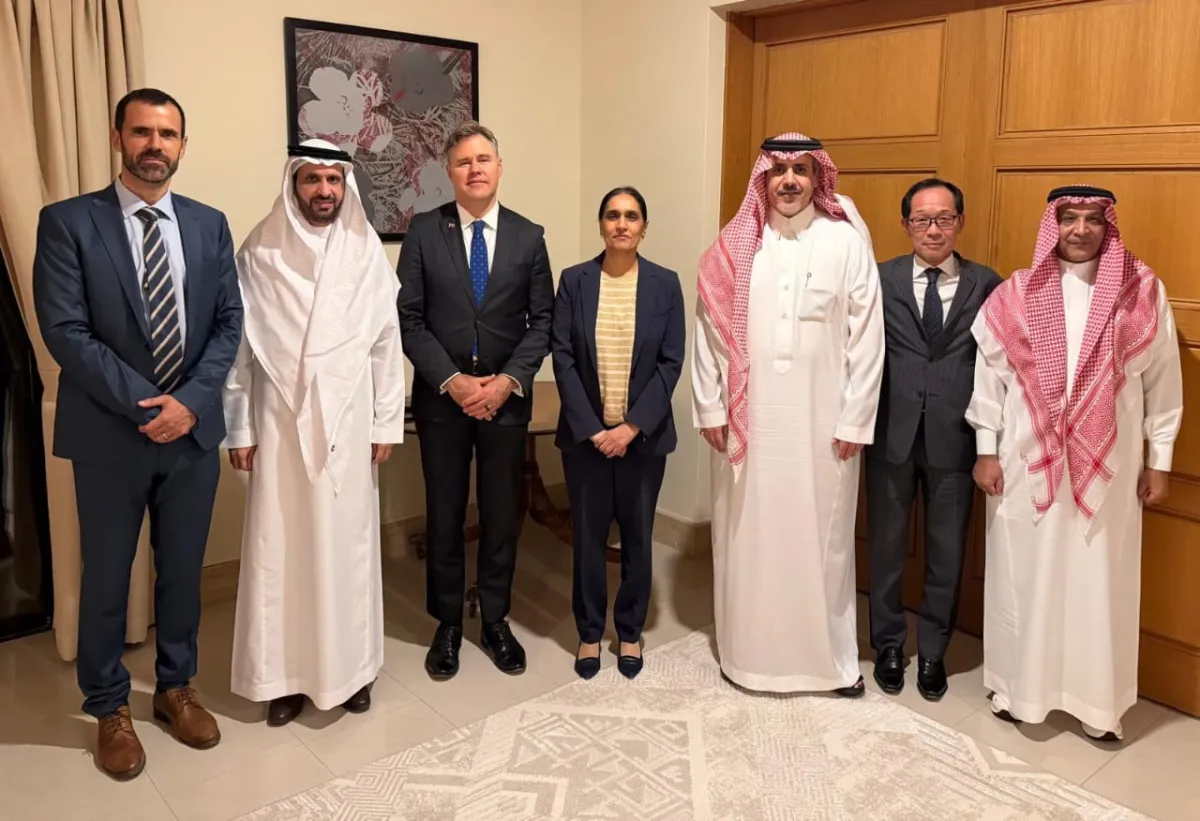 السفيرة البريطانية: التعاون الدولي يدعم الأمن البحري في اليمن