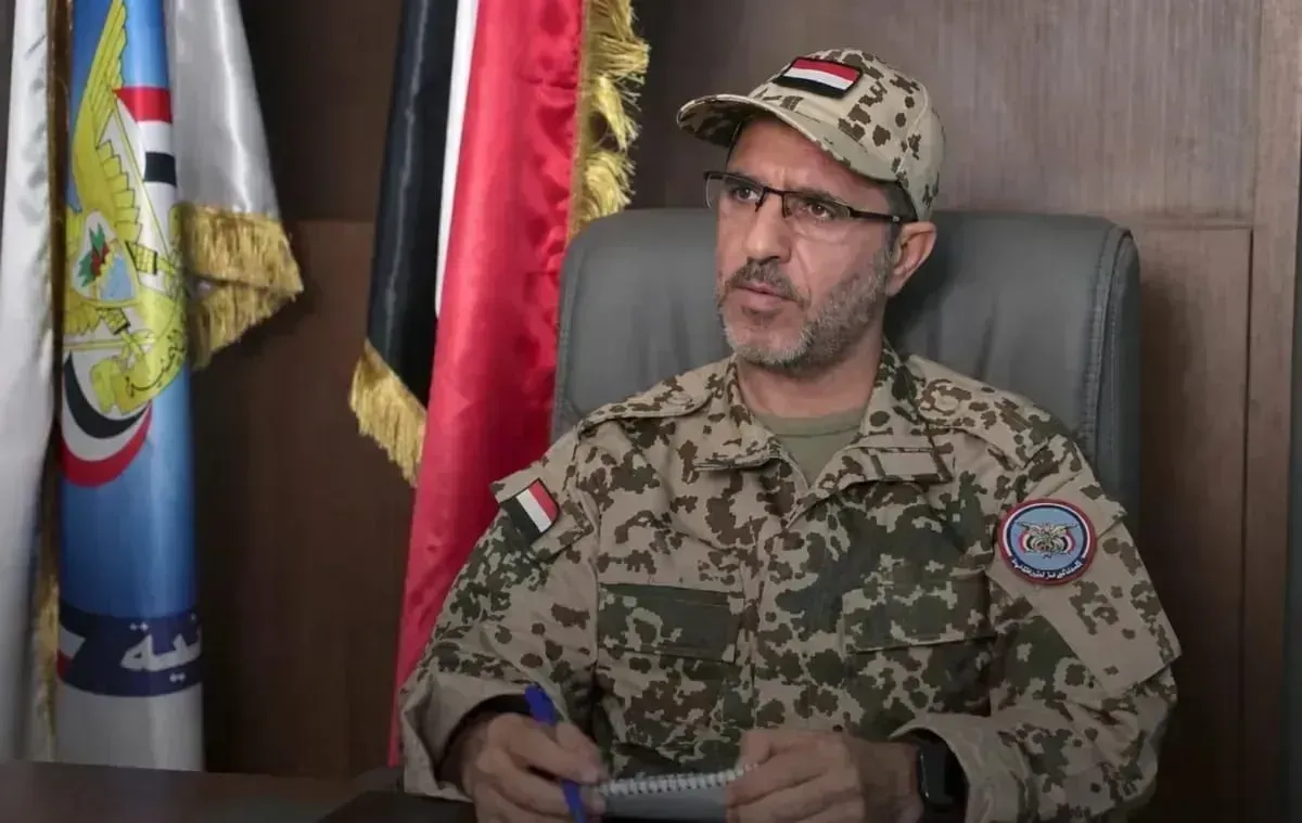 اللواء دويد: طاقم القارب المضبوط بشحنة مكونات المسيرات نفذ أكثر من 13 عملية تهريب من بندر عباس