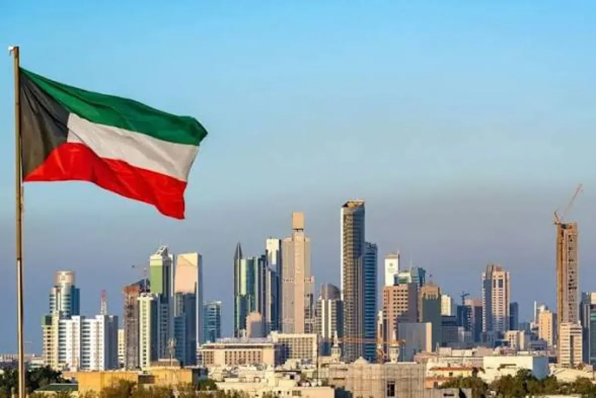 الكويت.. السيطرة على حريق بمجمع سكني إثر استهدافه بطائرة مسيرة إيرانية