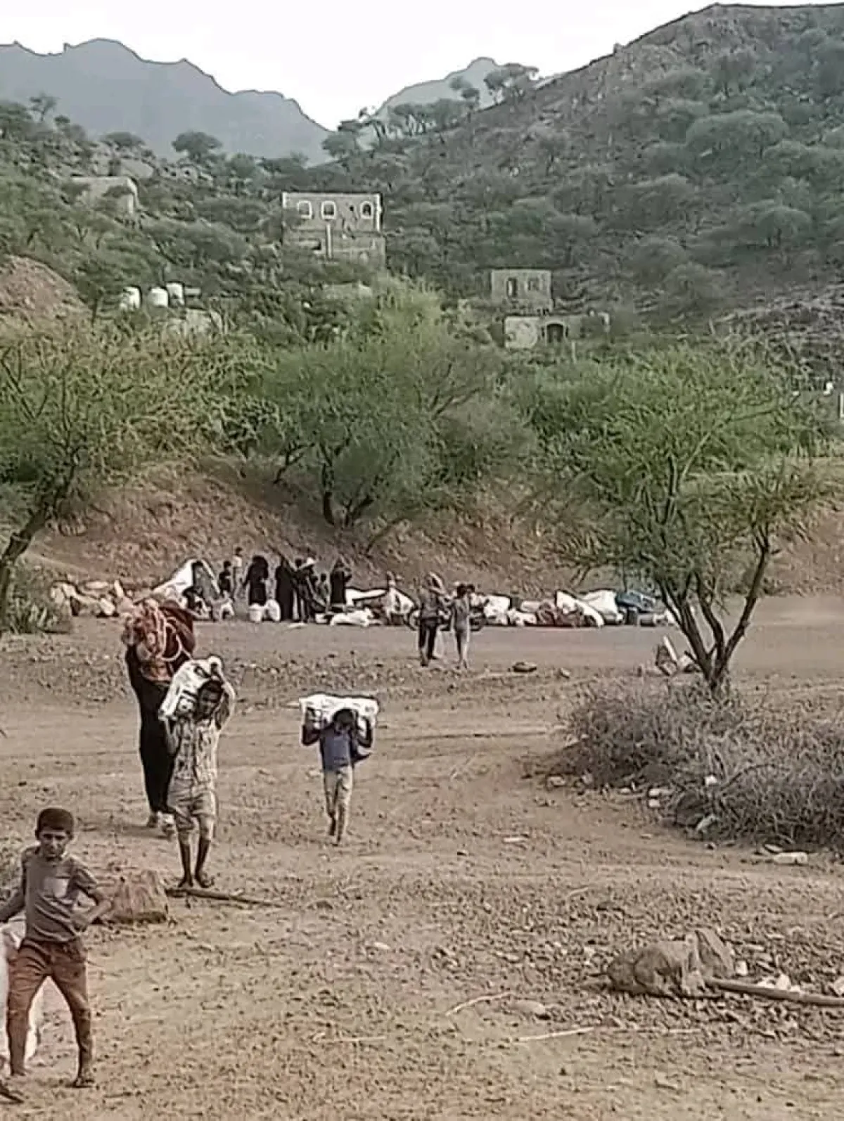 بيانات أممية: التصعيد الحوثي بتعز يدفع نحو 1800 أسرة للنزوح خلال يومين
