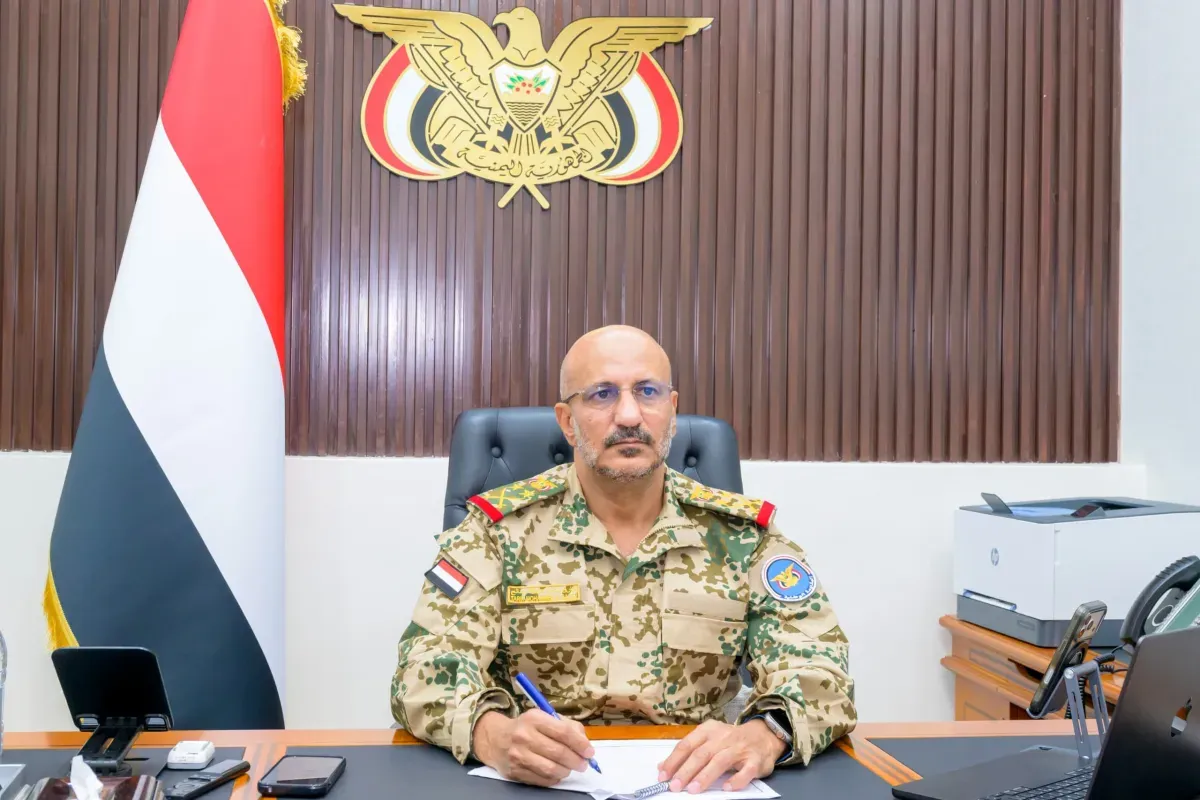 الفريق طارق صالح يطلع على الأوضاع الميدانية في جبهات محور تعز