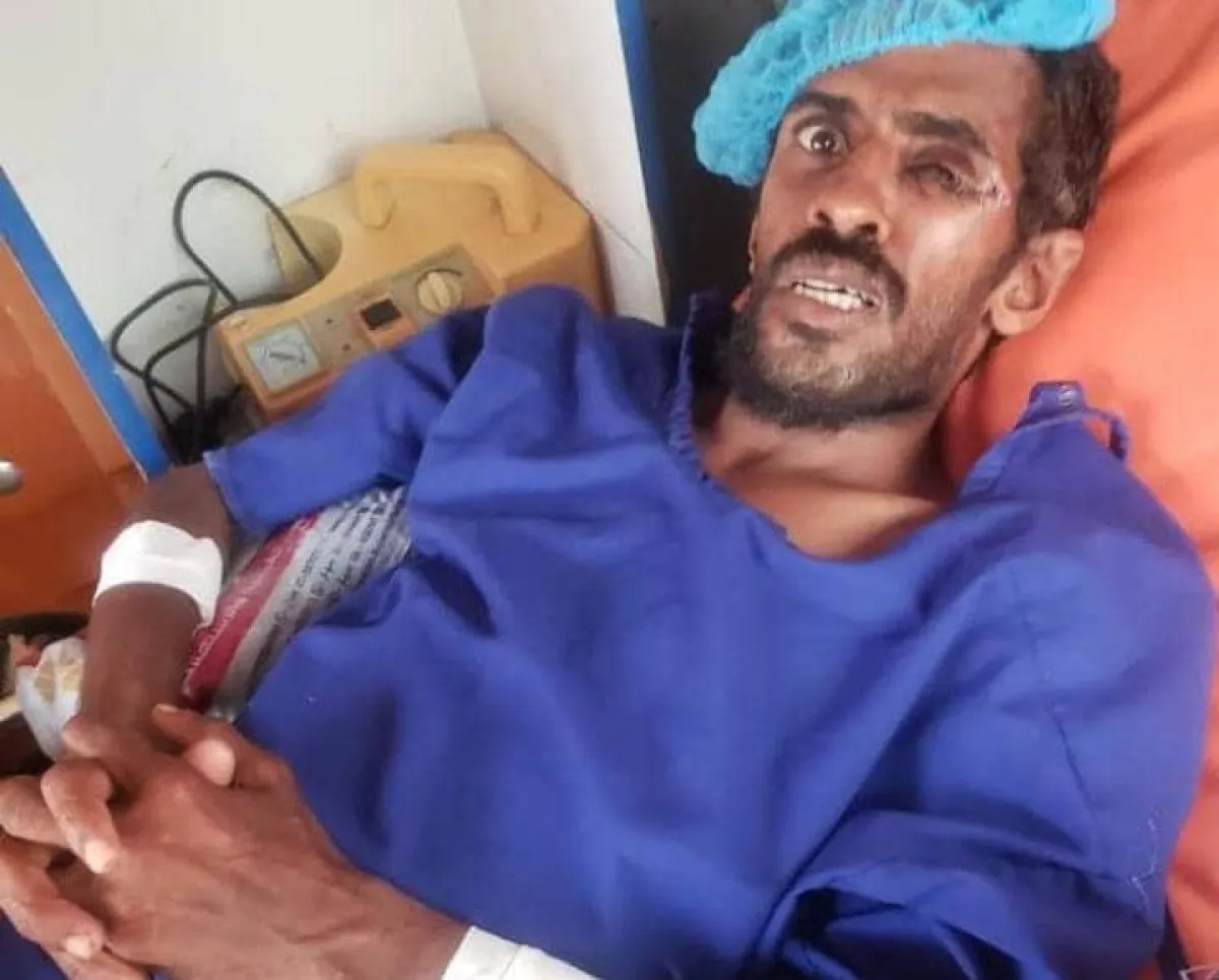 قذيفة حوثية تقتل مواطنًا في مقبنة وقصف المليشيا يجبر أسرته على دفنه في منزله