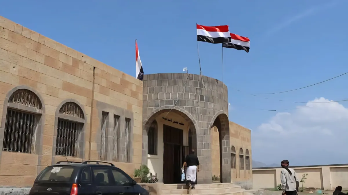 الحديدة.. الحوثيون يقتحمون مقرات القضاء والنيابة وينهبون وثائق ممتلكات المواطنين ويحتجزون أحد القضاة