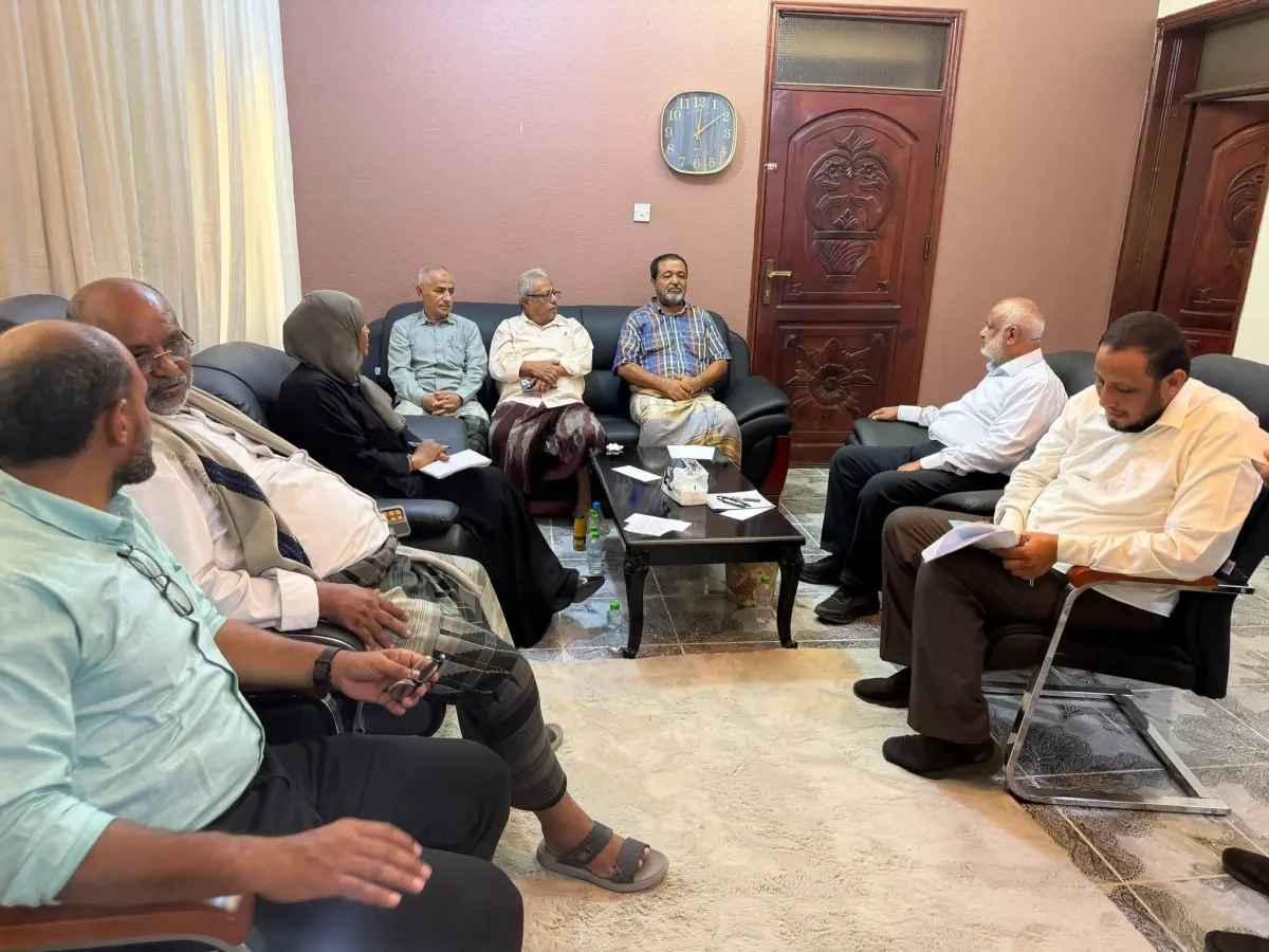 محافظ الحديدة يبحث تعزيز الاستجابة الإنسانية في ظل استمرار تدفق النازحين