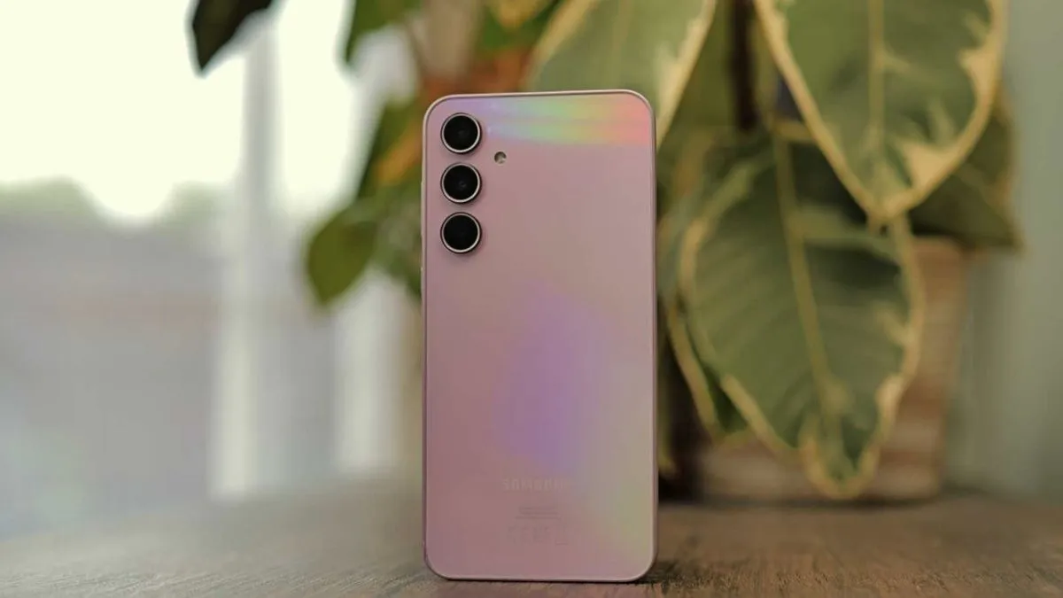 سامسونج تطلق تحديثاً تجريبياً جديداً لـ Galaxy A35 مع تحسينات للكاميرا