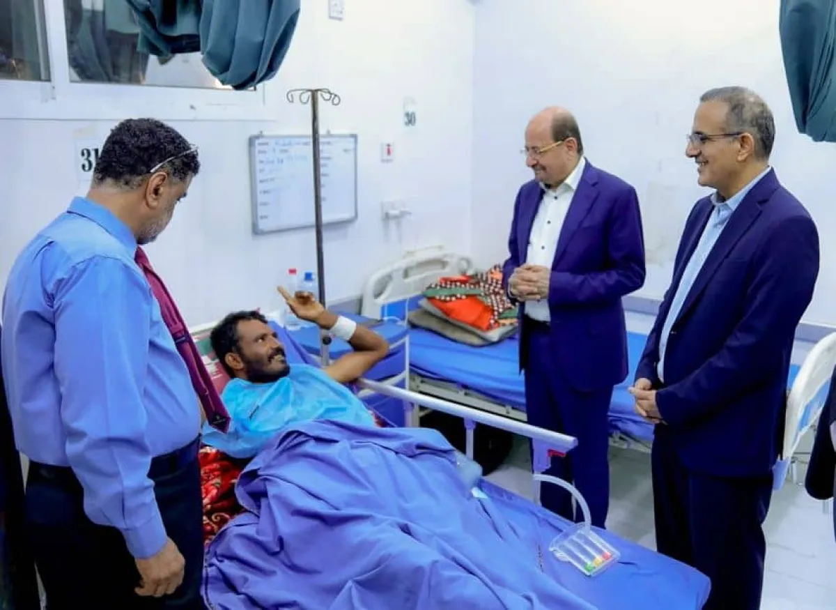 رئيس الوزراء يتفقد جرحى القوات المسلحة في مستشفى عبود ويوجه بتعزيز قدراته الطبية