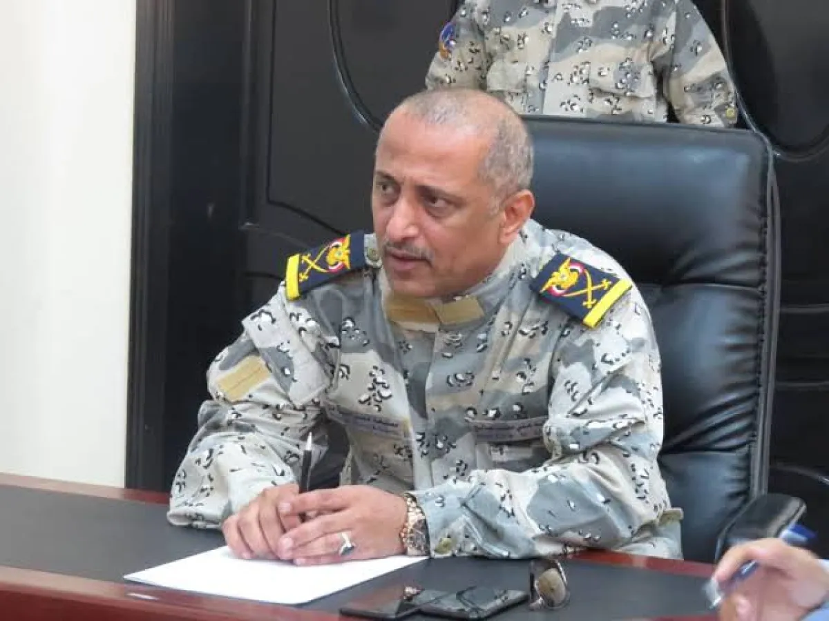 رئيس مصلحة خفر السواحل: سفن تهريب الحوثيين باتت تتحرك علنًا في البحر الأحمر