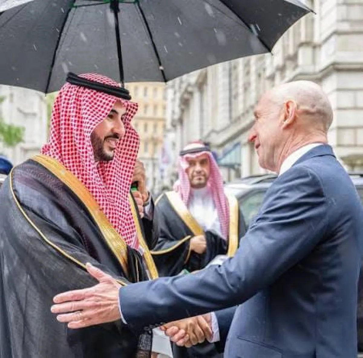 وزيرا الدفاع السعودي والبريطاني يبحثان تطورات الأوضاع الإقليمية