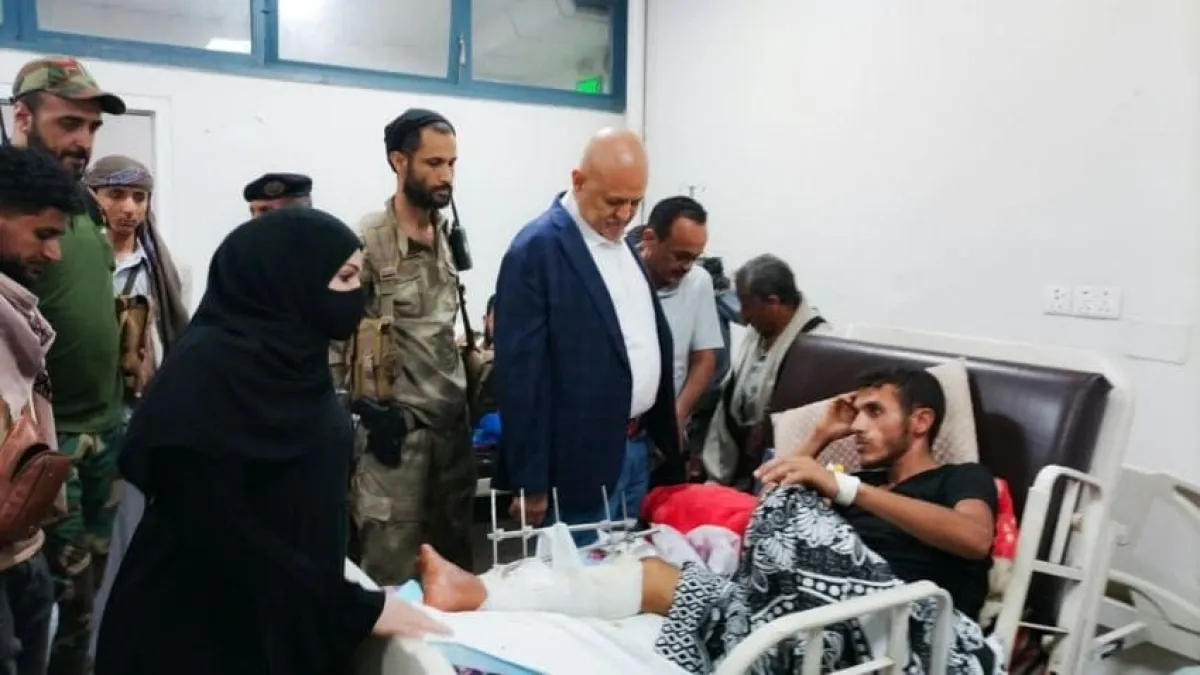 المحافظ شمسان يتفقد جرحى القوات المسلحة ويوجه بتوفير الرعاية الكاملة لهم