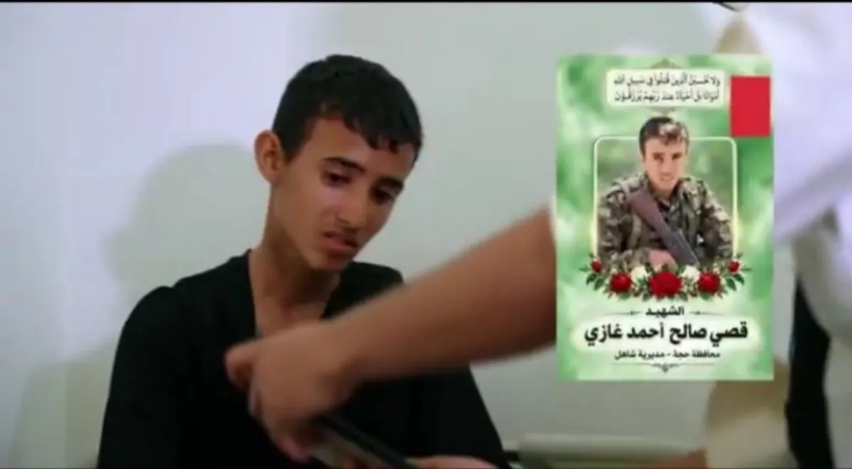 قصي.. طفل زجّت به مليشيا الحوثي في جبهات القتال وأعلنت مقتله وهو لا يزال حيًا