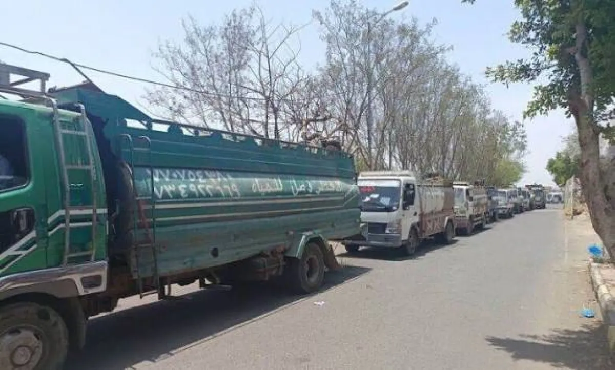 مليشيا الحوثي تعرقل دخول شاحنات مياه الشرب إلى مدينة تعز