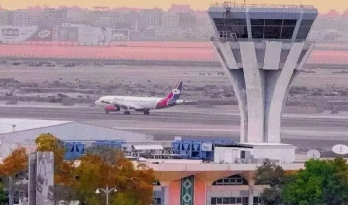 وزارة النقل تدين استهداف مليشيا الحوثي مطاري عدن والريان الدوليين بصواريخ باليستية ومسيّرات
