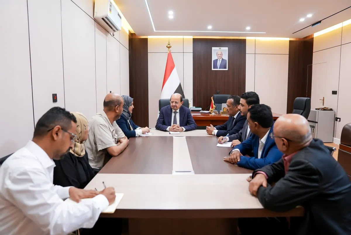رئيس الحكومة يوجه وزارة الشؤون القانونية بتكثيف الجهود لمواكبة التطورات الميدانية قانونياً