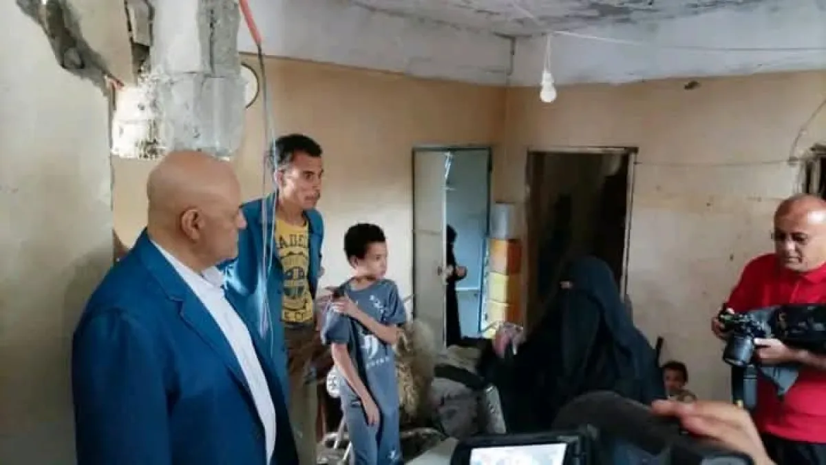 توجيهات رئاسية بإعادة بناء منزل استهدفه الحوثيون وتوفير مسكن مؤقت للأسرة