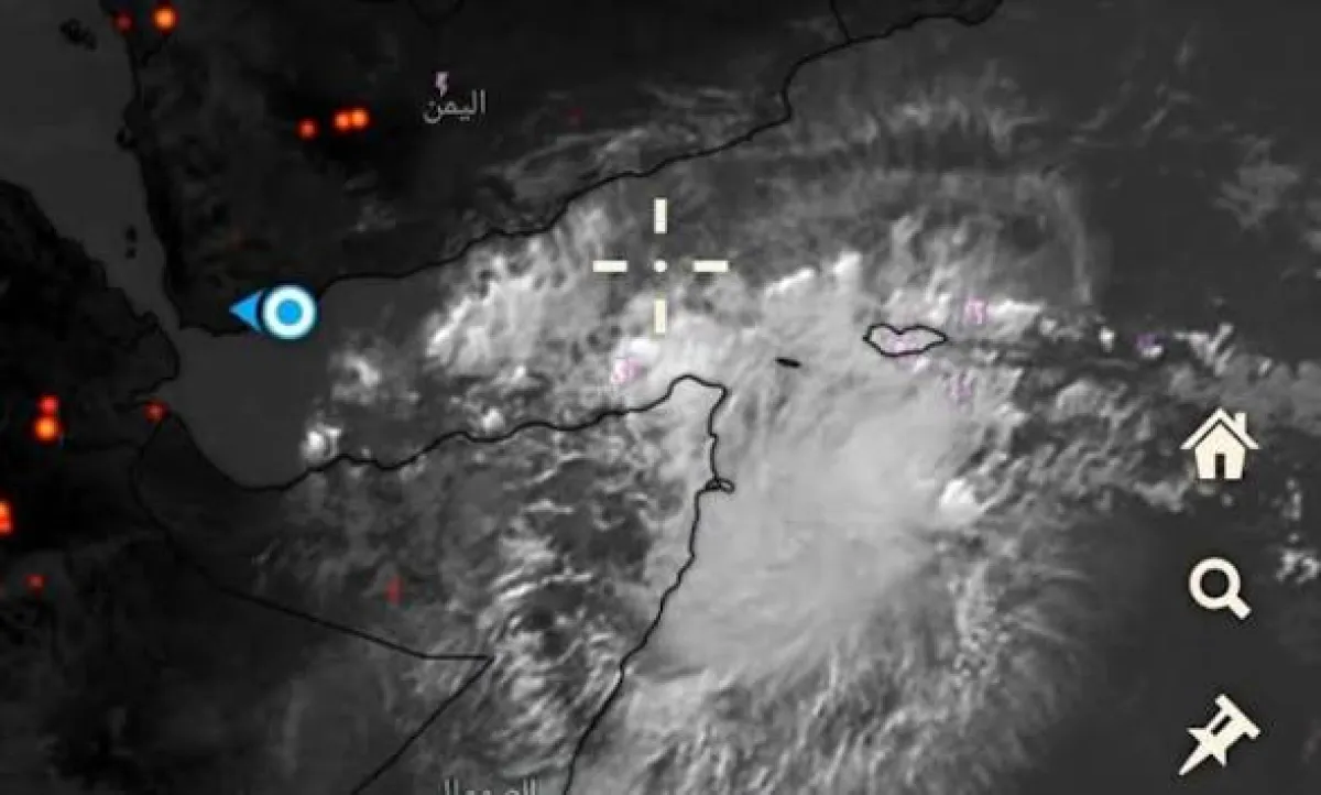 منخفض بحر العرب الجوي يضرب سقطرى بأمطار غزيرة ورياح هابطة
