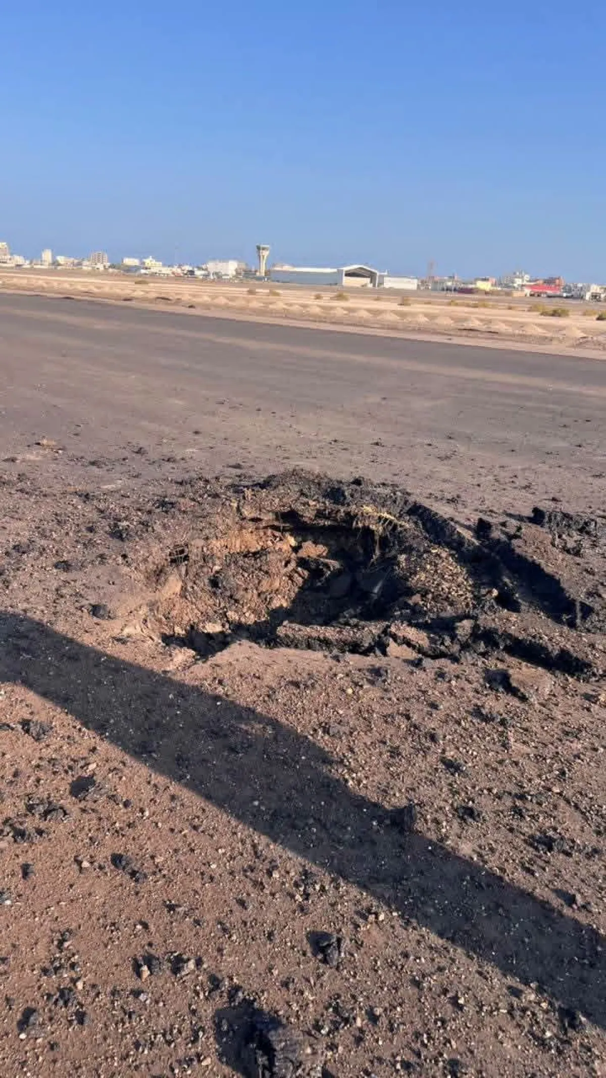 وزارة النقل: قصف مطار عدن بالصواريخ تكرر ست مرات خلال أيام