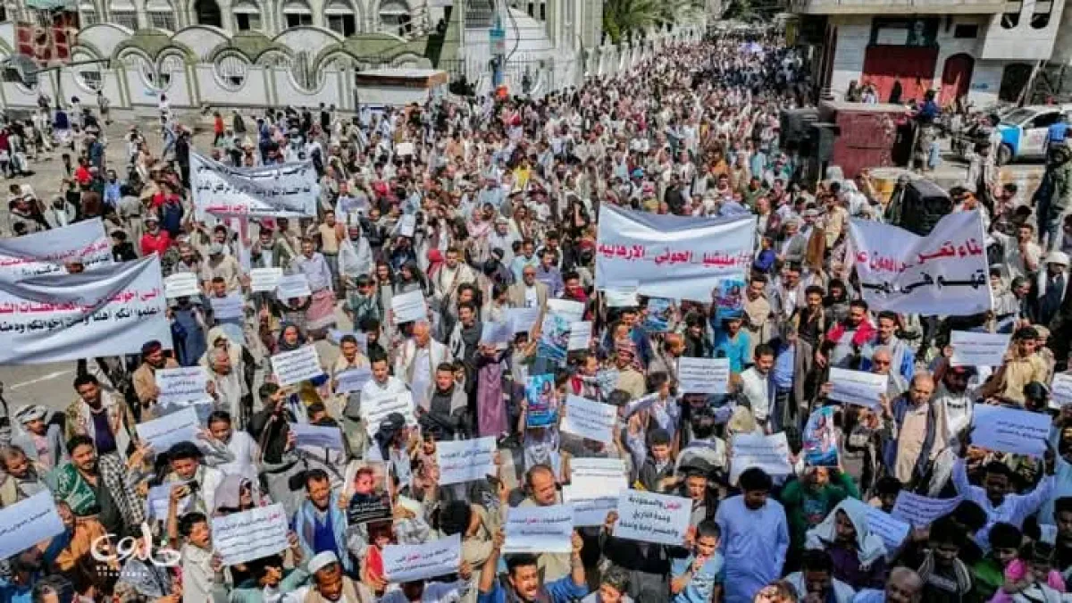 تعز.. وقفة حاشدة تطالب بضغط دولي لرفع الحصار الحوثي المفروض على المحافظة وفتح الطرقات