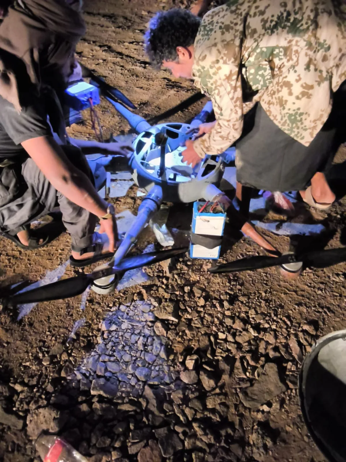 المقاومة الوطنية تسقط مسيّرة هجومية حوثية في جبهة الزريقة تعز